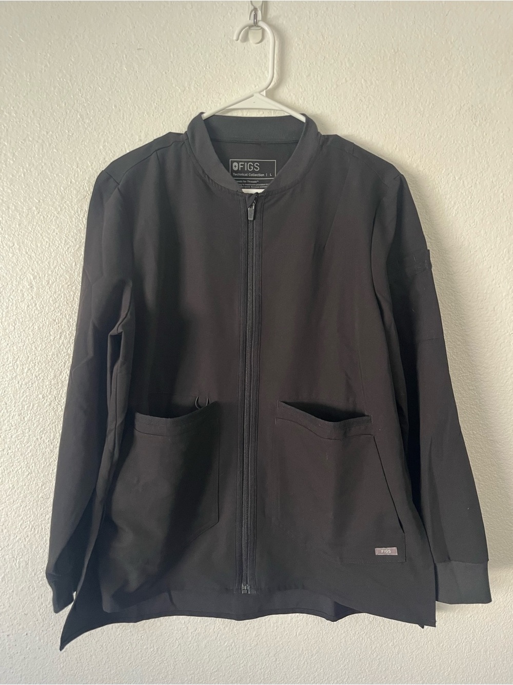FIGS Bellery Scrub Jacket - Black Size Large